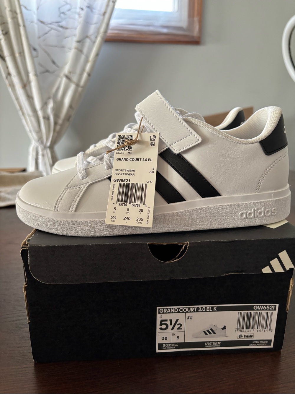NEW ADIDAS GRAND COURT 2.0 WHITE Youth size 5 1/2 Big Kids